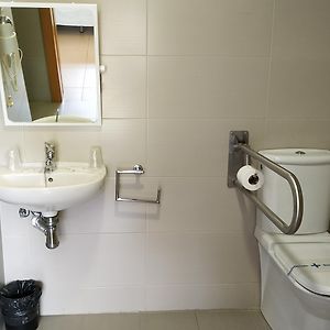Habitación Estándar con 2 Camas Individuales